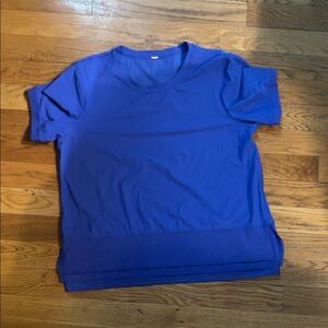 Lululemon cropped workout shirt